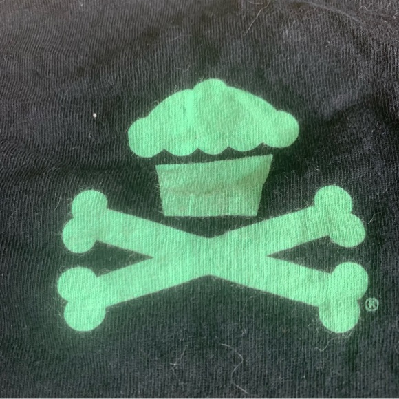 Johnny Cupcakes pirate/kraken tee, large - Picture 3 of 7